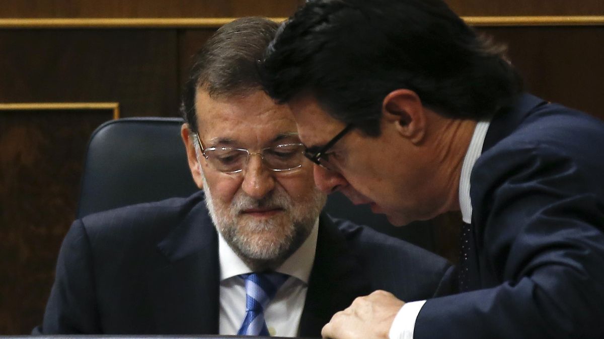 Rajoy apela al silencio total: evita referirse al 'caso Soria' mientras exige nuevo Gobierno 