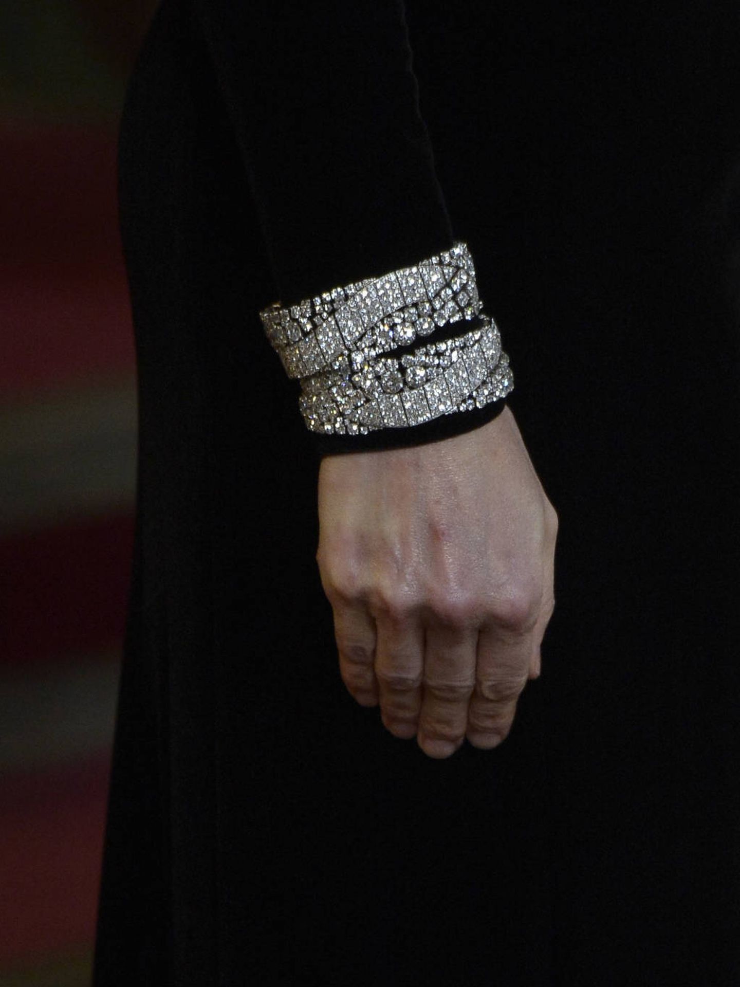 Las pulseras gemelas de la reina Letizia. (Limited Pictures)