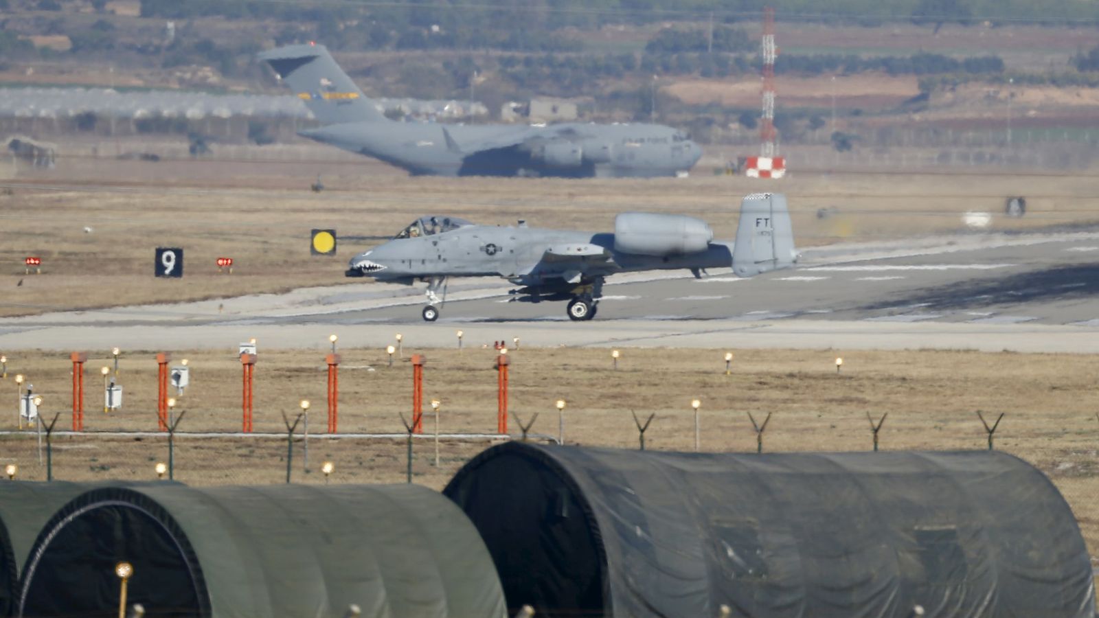 Foto: Un caza A-10 Thunderbolt estadounidense aterriza en la base aérea de Incirlik, Turquía, en diciembre de 2015 (Reuters)