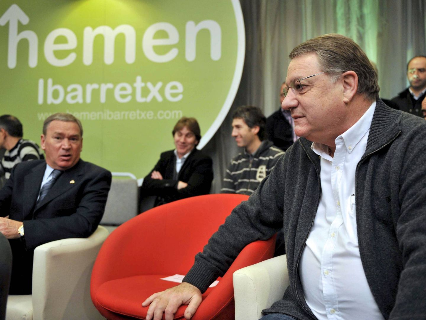 Clemente, en la presentación de la plataforma 'Hemen Ibarretxe' ('Aquí Ibarretxe'), de apoyo al autogobierno vasco. (EFE)