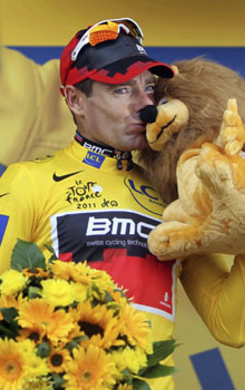 Foto: Evans 'roba' el Tour a Andy Schleck y Contador acaba a lo campeón