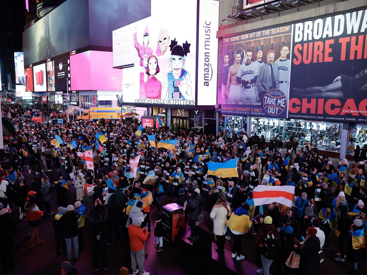 Foto: Concentración en apoyo a Ucrania en Nueva York. (EFE/Jason Szenes) 