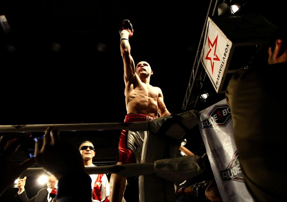 Foto: El español Kiko Martínez revalida el título mundial de supergallo.