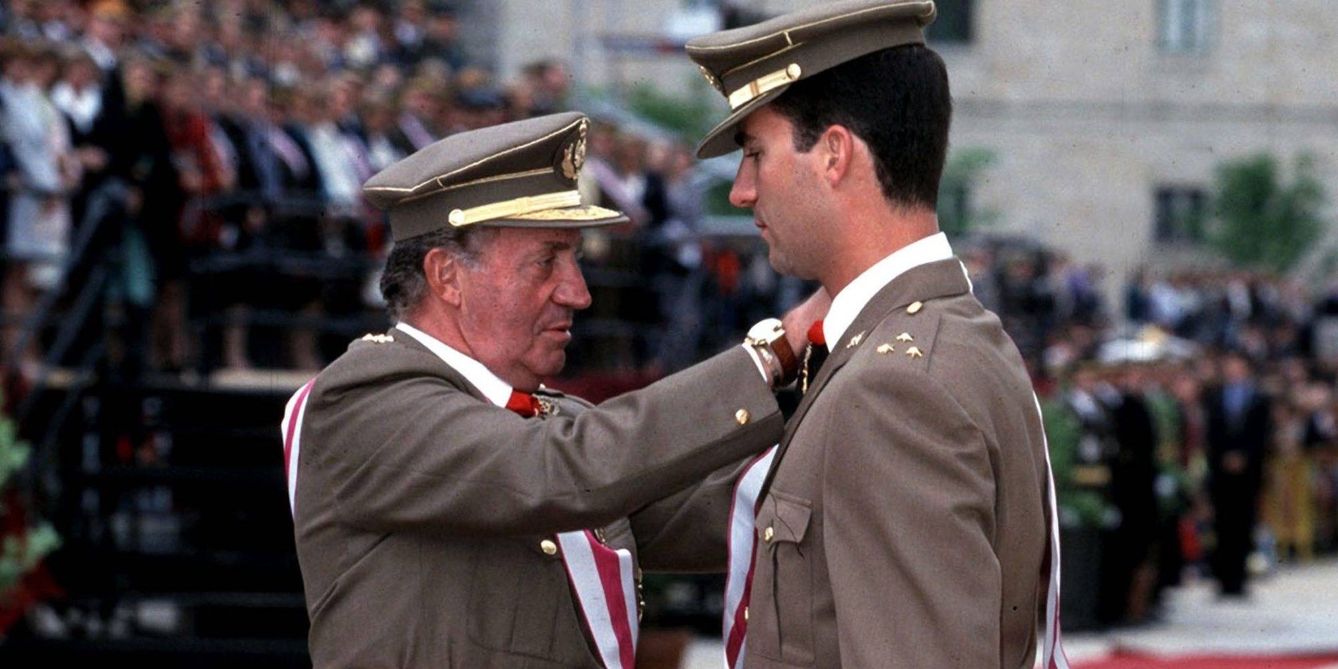 El Rey Juan Carlos junto a su hijo en una imagen de archivo (Gtres)