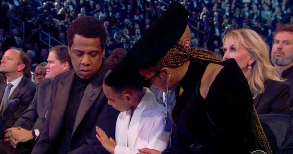 Foto: Jay-Z y Beyoncé junto a su hija Blue Ivy en una imagen de los Premios Grammy. 