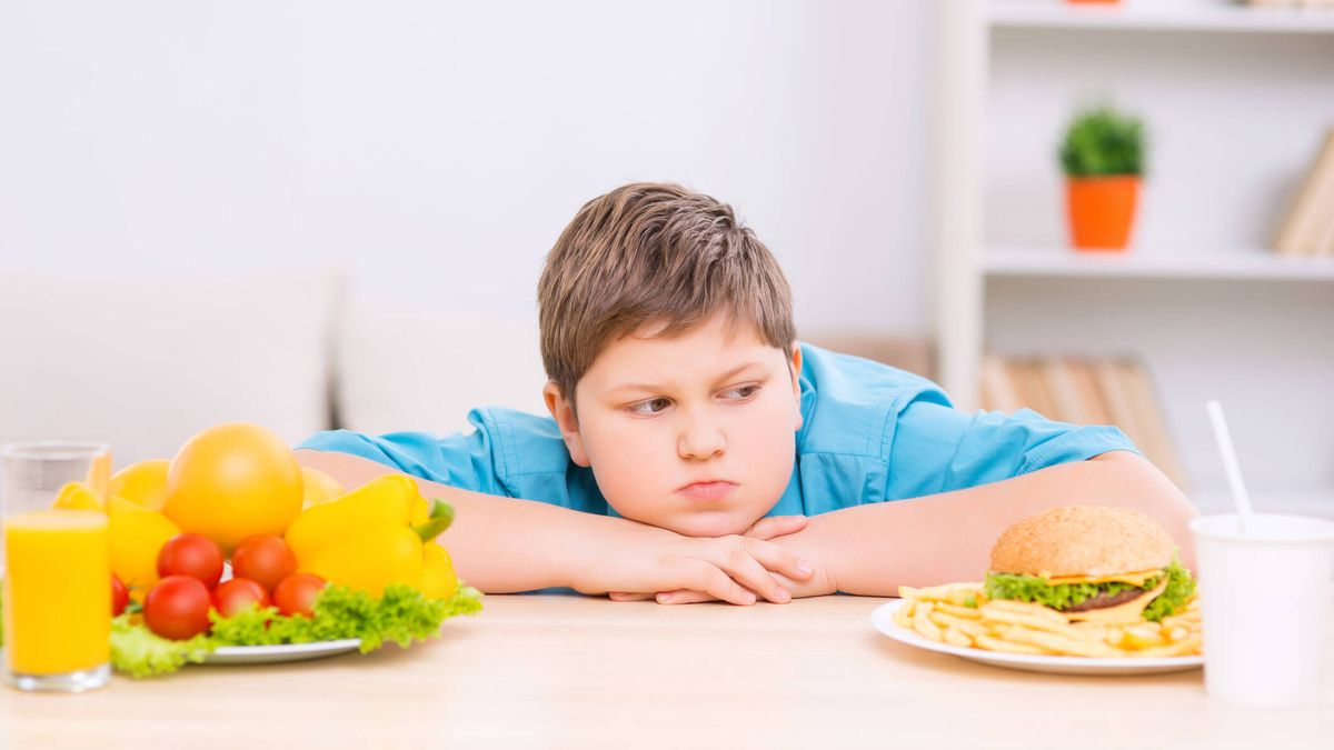 España, tercer país de Europa con más obesidad infantil: 5 alimentos para mejorar la dieta