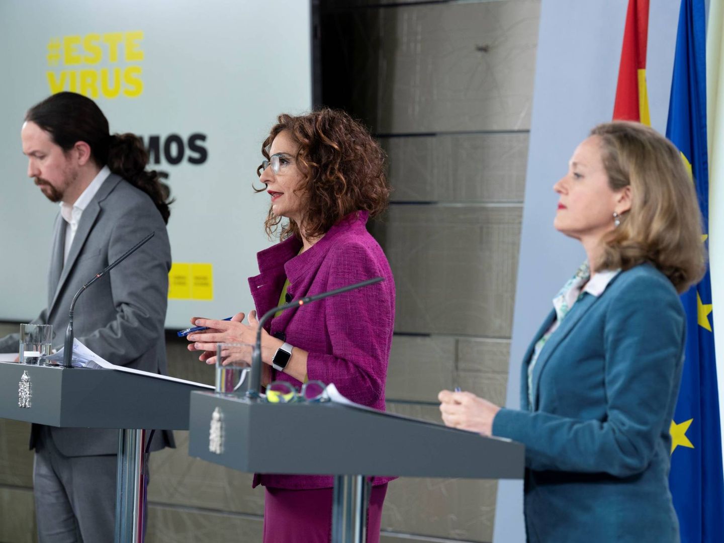 De izquierda a derecha, Pablo Iglesias, María Jesús Montero y Nadia Calviño. (EFE)