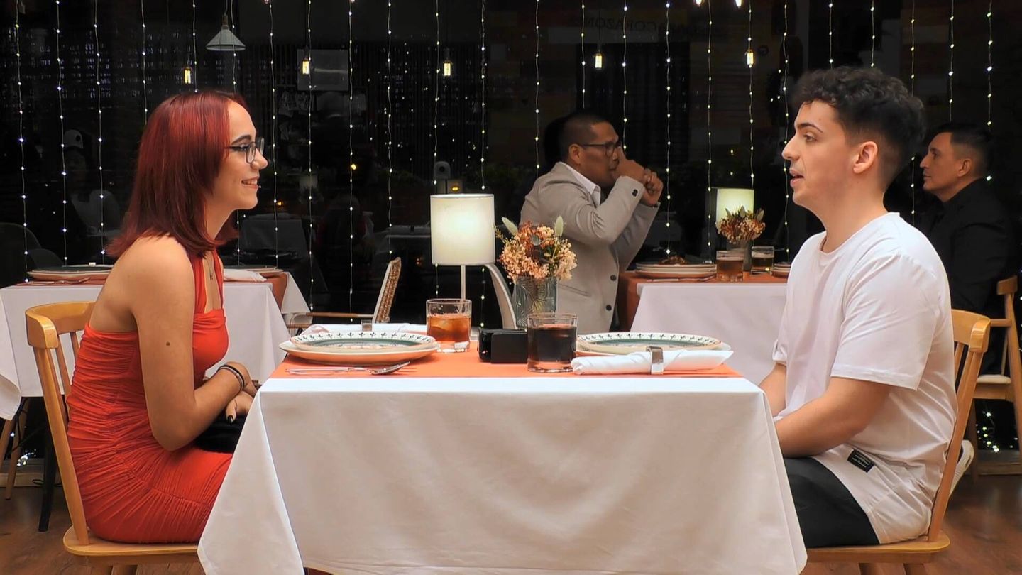 Beatriz y David cenando en 'First Dates'. (Mediaset)