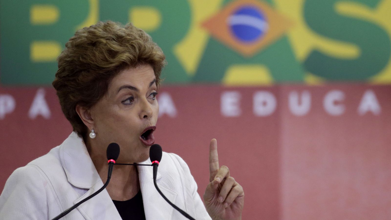 Foto: La presidenta de Brasil, Dilma Rousseff, habla durante un acto en el Palacio del Planalto en Brasila (Efe).