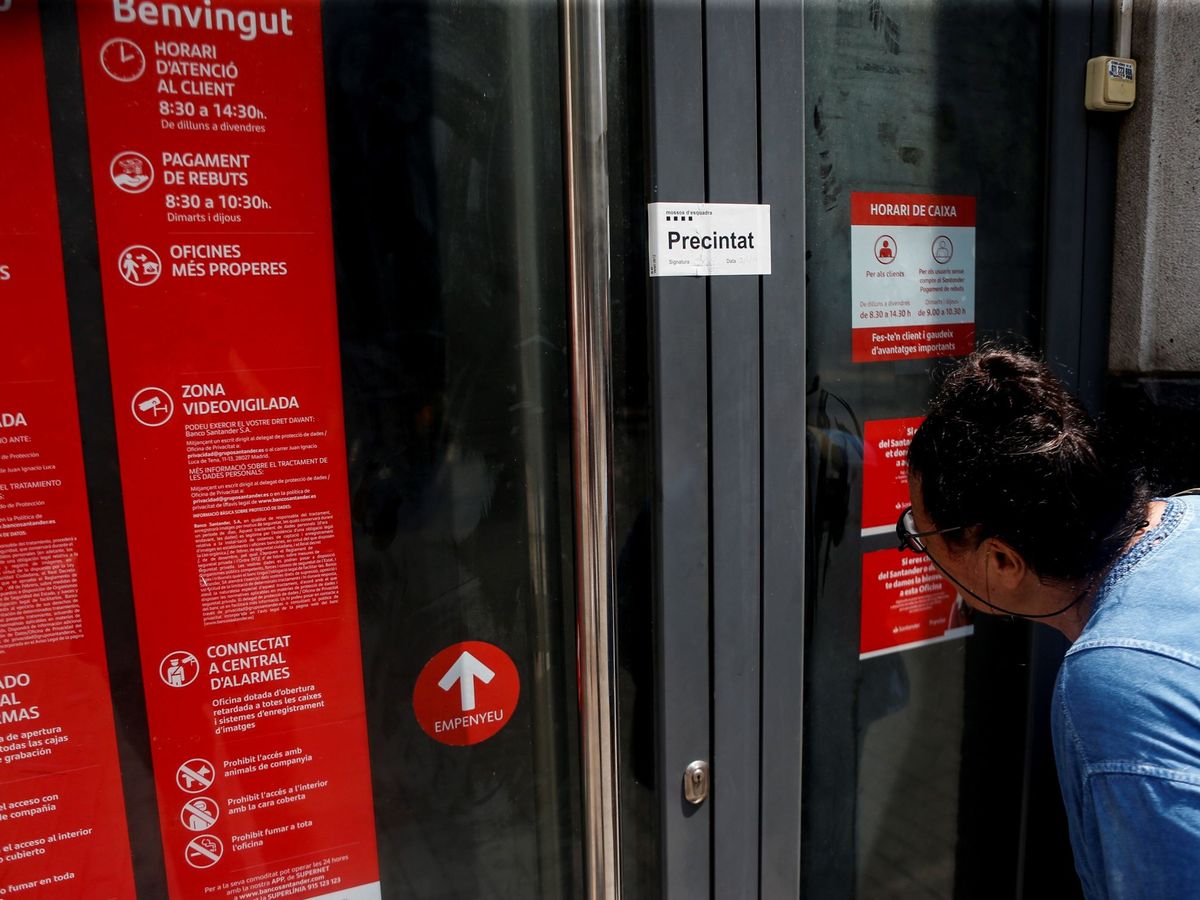 Foto: Oficina del Banco Santander en Cataluña (Efe)