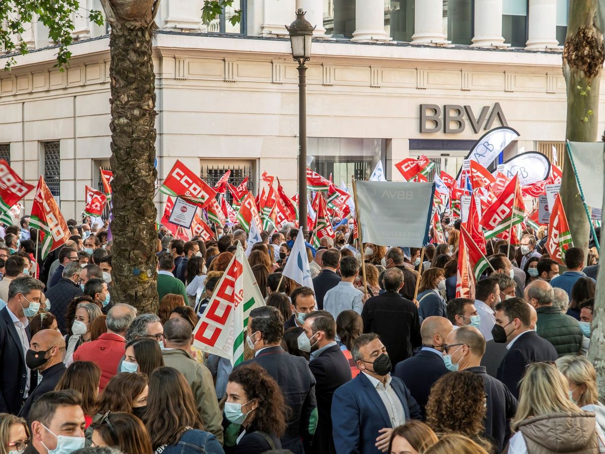 Foto: Protesta sindical por el ERE de BBVA. (EFE)