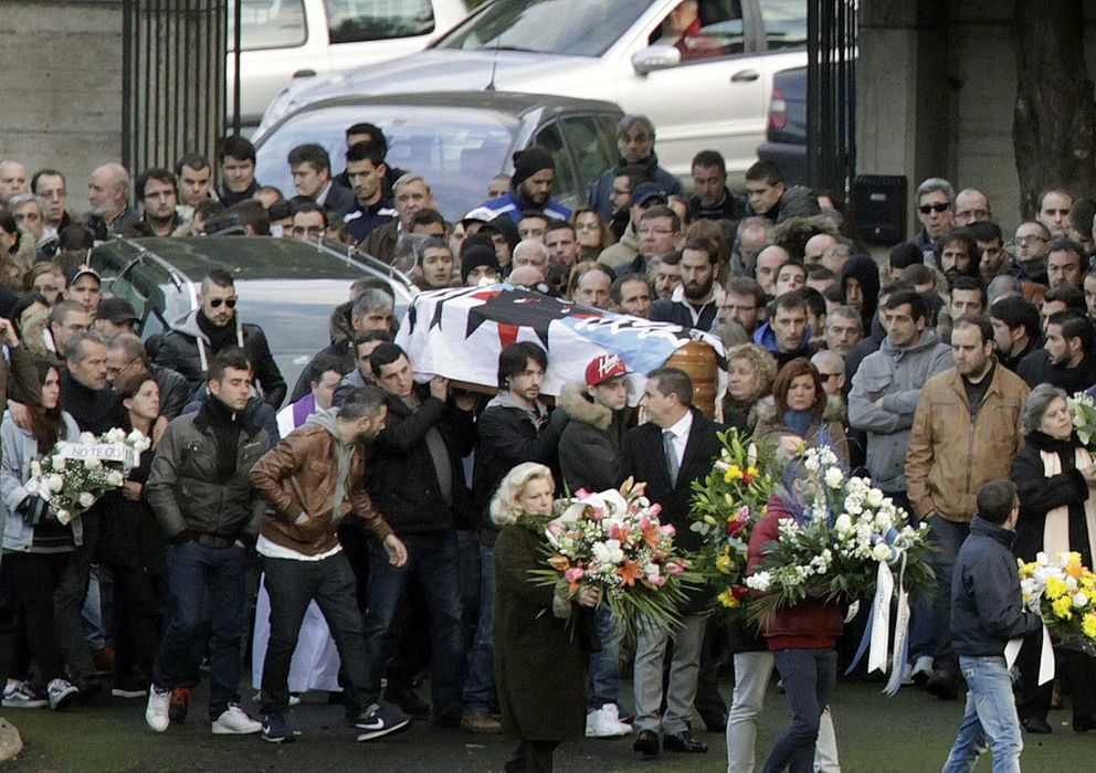 Foto: Imagen del entierro de Jimmy en La Coruña (EFE).