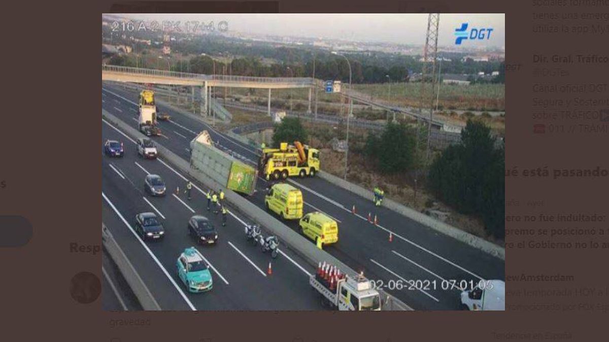 Cortada la autovía A-2 de entrada a Madrid por el accidente de un camión con cerdos