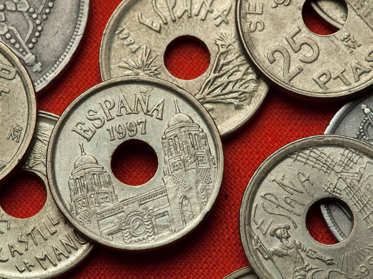 Foto: Monedas de 25 pesetas. (iStock)