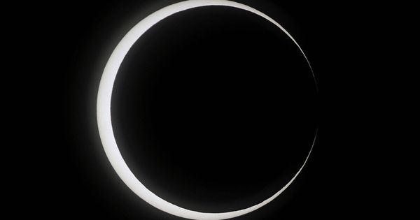 Foto: Imagen de archivo de un eclipse anular de Sol (EFE)