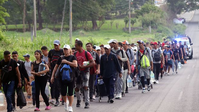 Foto de Migrantes en México se dirigen a la frontera con EEUU