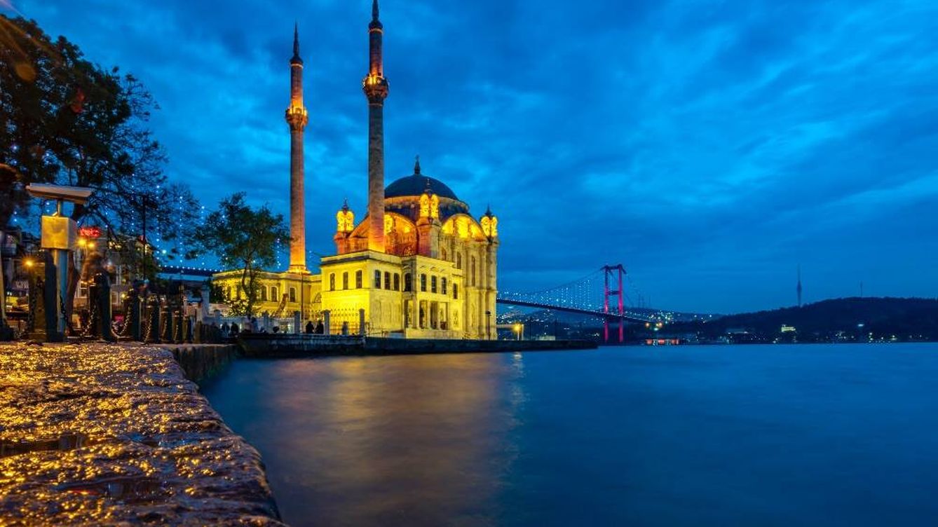 Foto: Mezquita de Ortaköy, en la frontera entre Europa y Asia. (Cortesía)