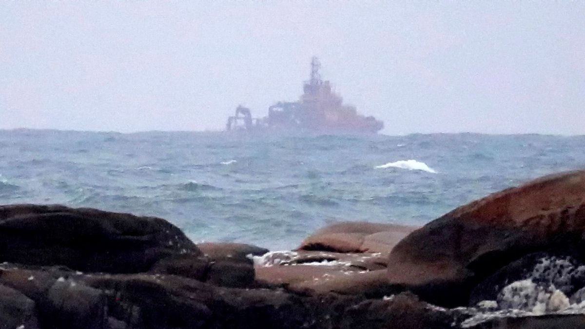 Retoman la búsqueda del marinero desaparecido en el naufragio de Pontevedra