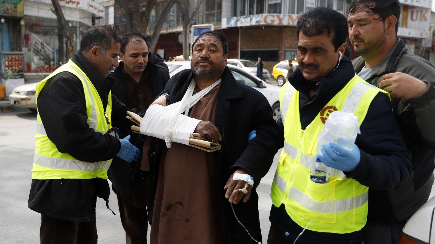 Un herido en el atentado en Kabul (Afganistán). EFE
