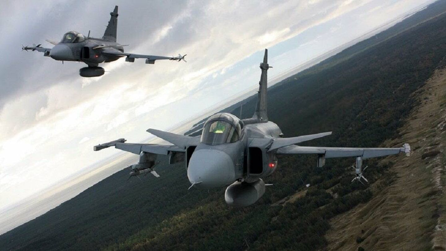 Dos Gripen en formación. (Saab)