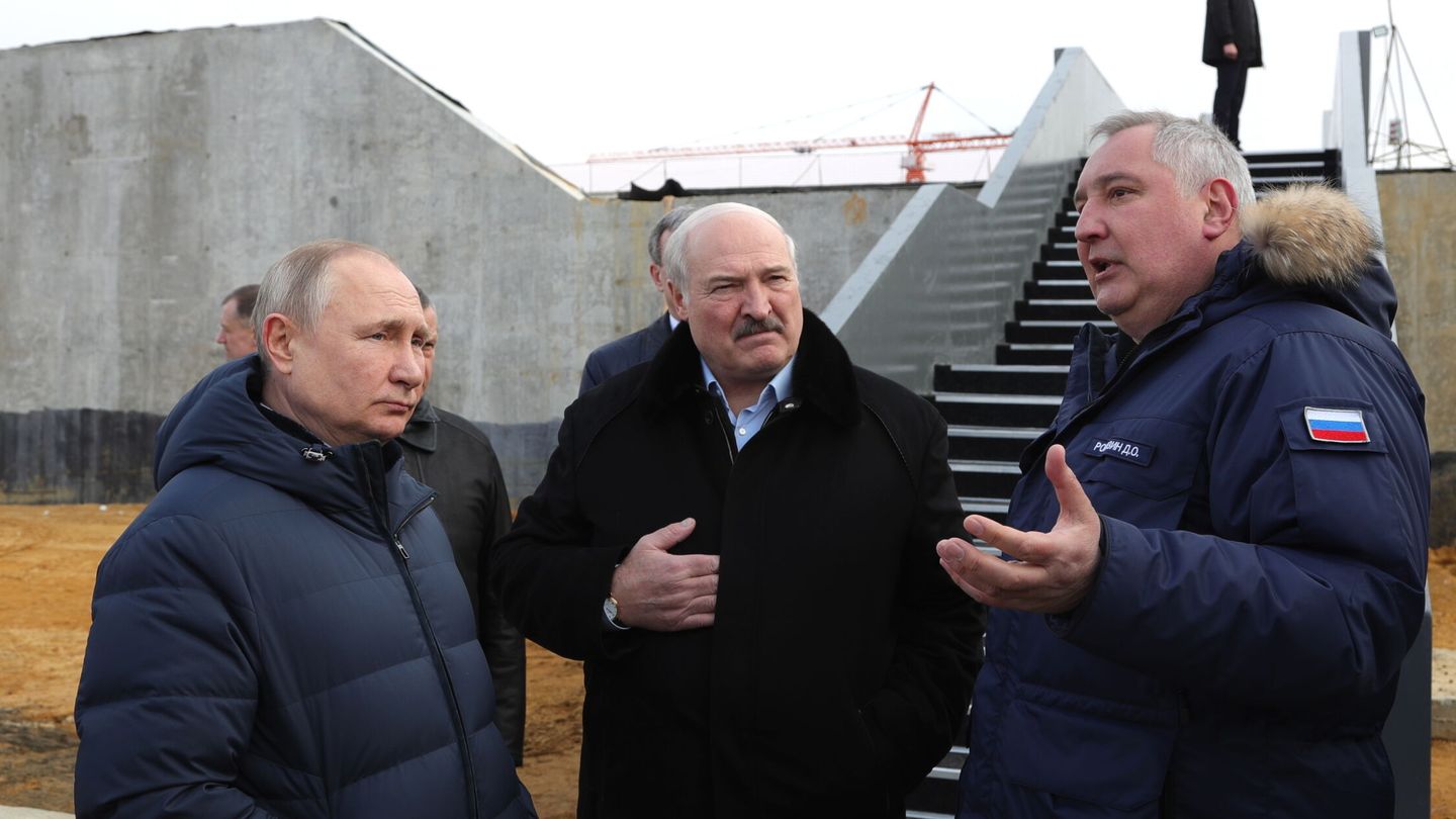 Putin junto a Lukashenko. (EFE/EPA/Mikhail Klimentyev)