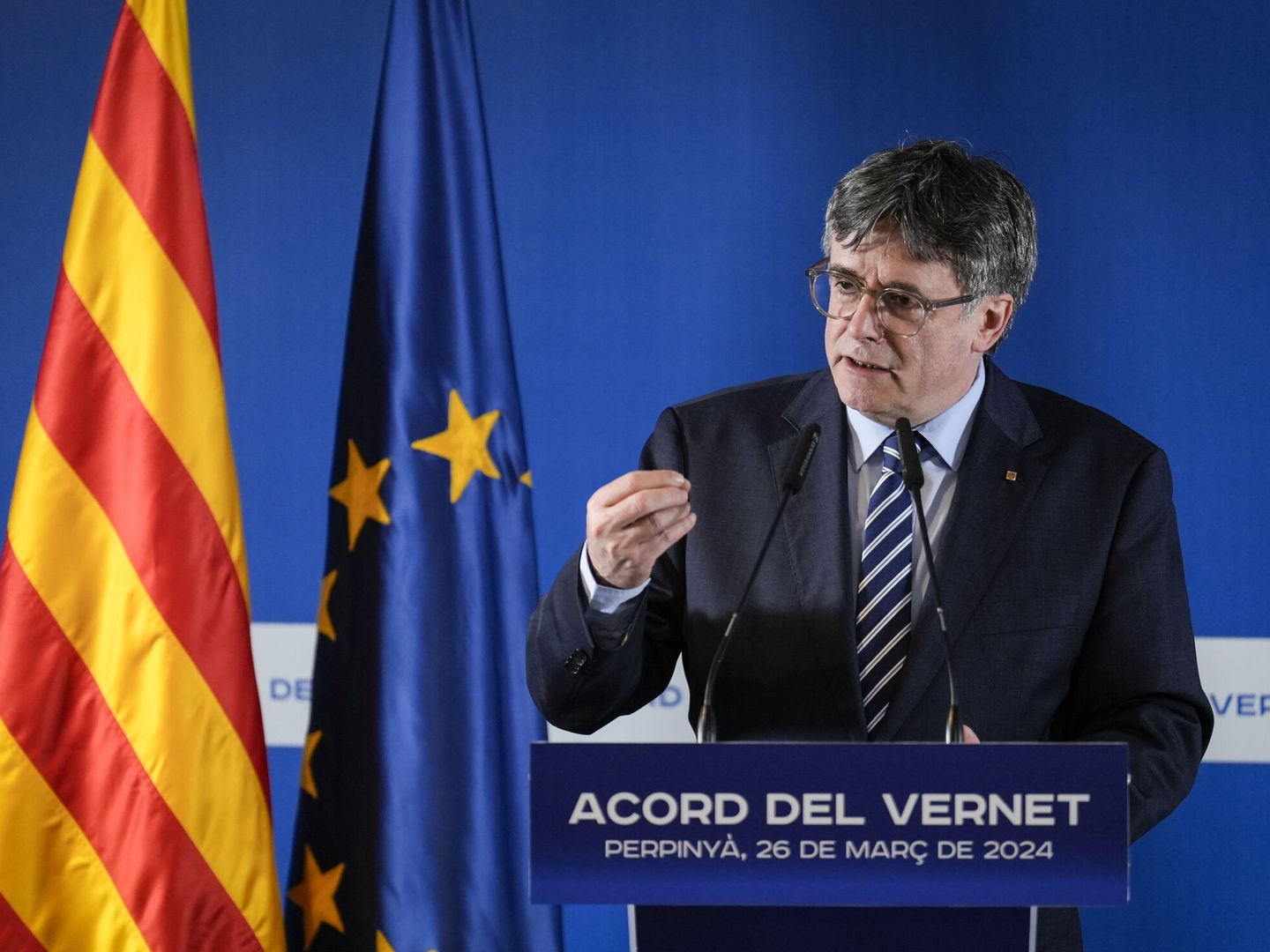 Puigdemont, en el acto en que anunció su candidatura a las catalanas. (EFE/David Borrat) 