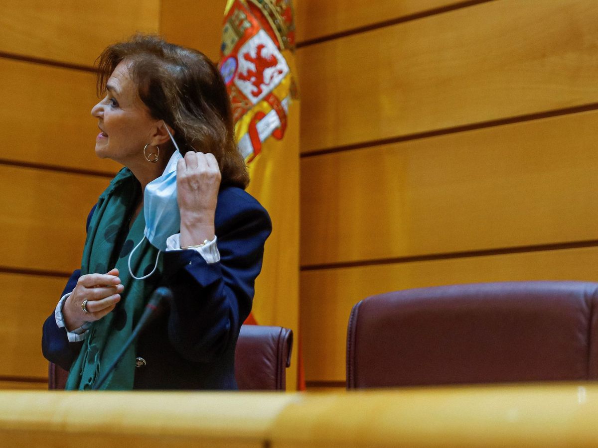 Foto: La vicepresidenta primera del Gobierno, Carmen Calvo, este 13 de mayo en la Comisión Constitucional del Senado. (EFE)