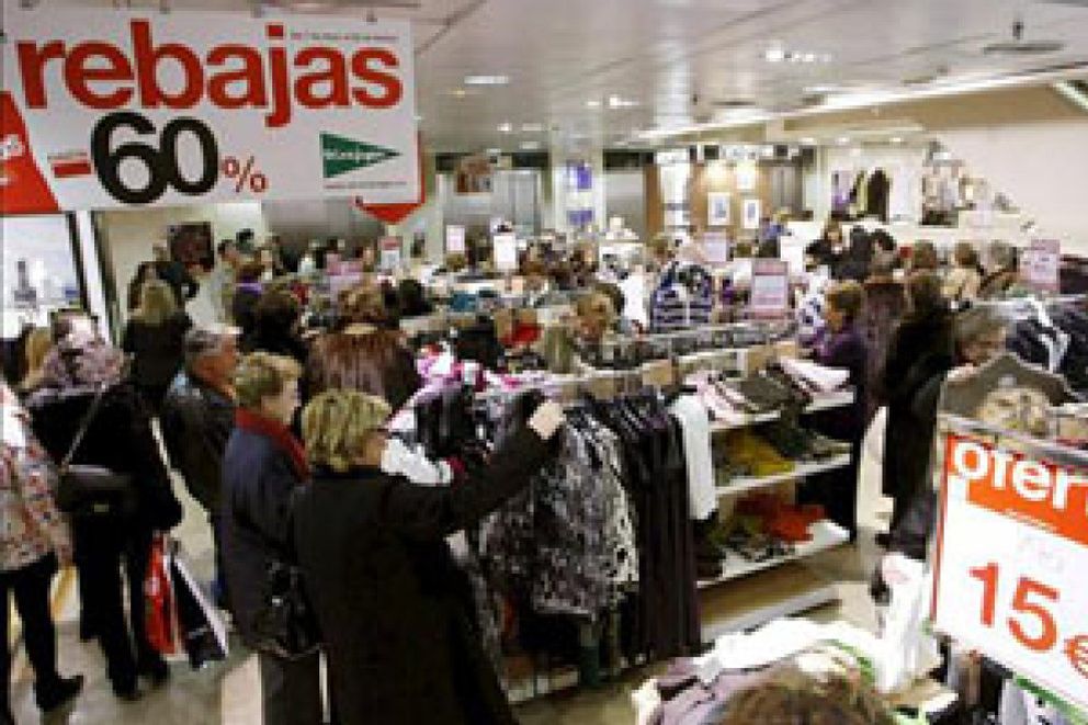 Foto: Los españoles gastarán 75 euros de media en las rebajas