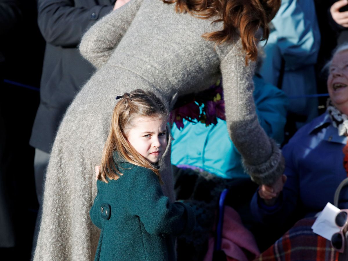 Foto: La princesa Charlotte, tras la misa de Navidad. (Reuters)