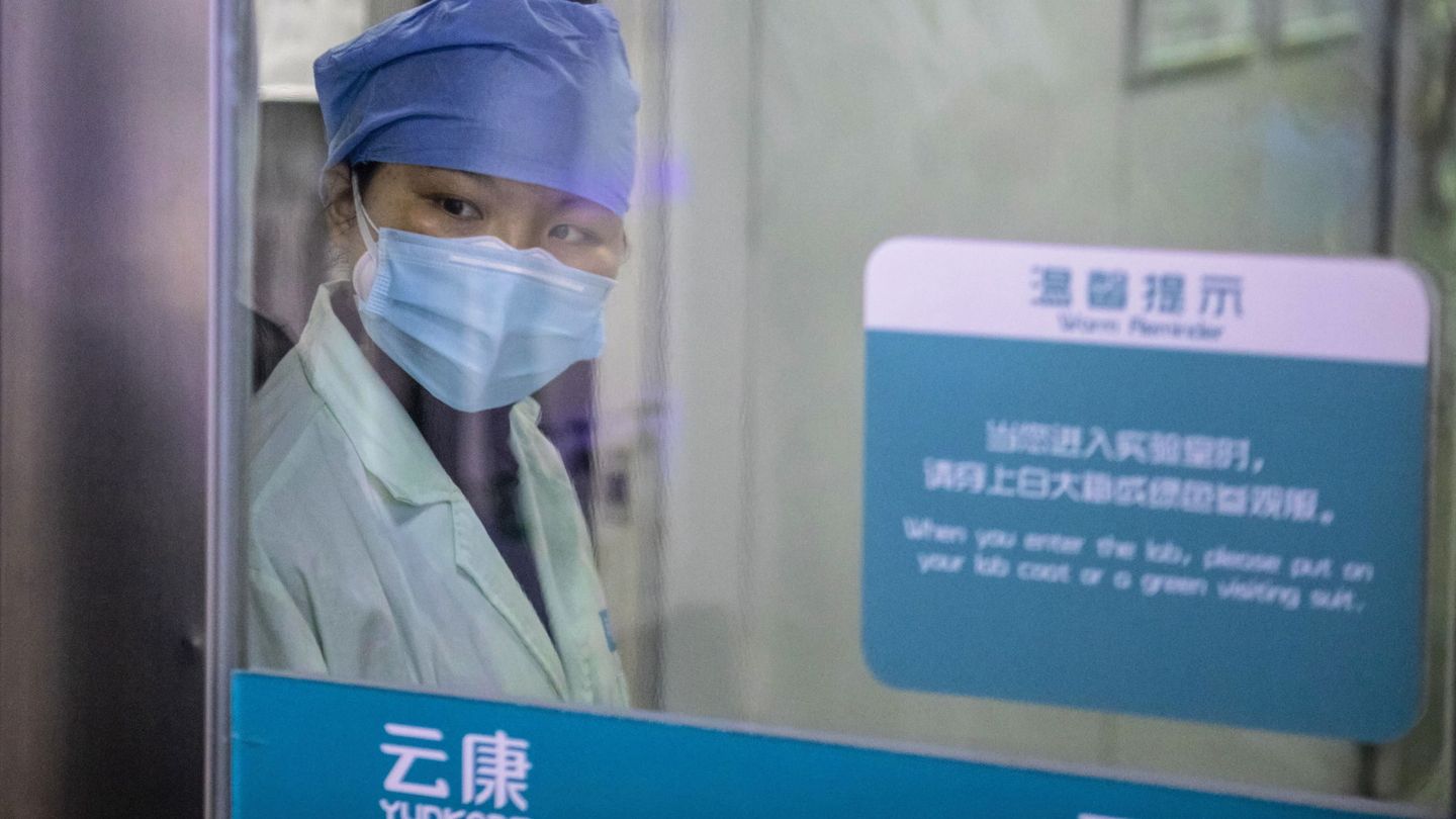 Laboratorio de pruebas del coronavirus, en China. (Reuters)