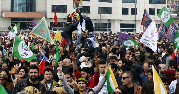 Foto: Celebración del año nuevo kurdo en Estambul. (EFE)