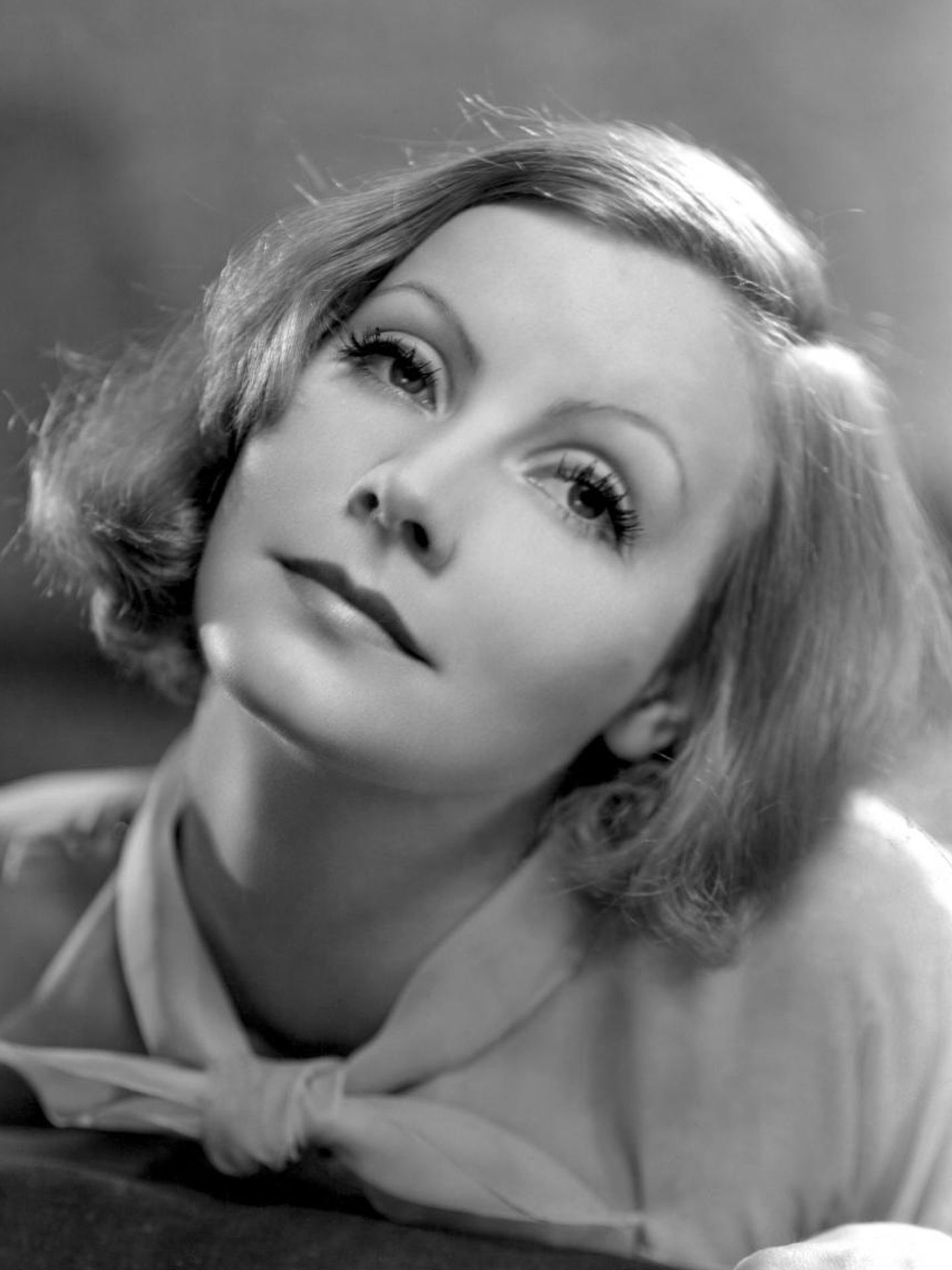 Greta Garbo, posando para MGM.