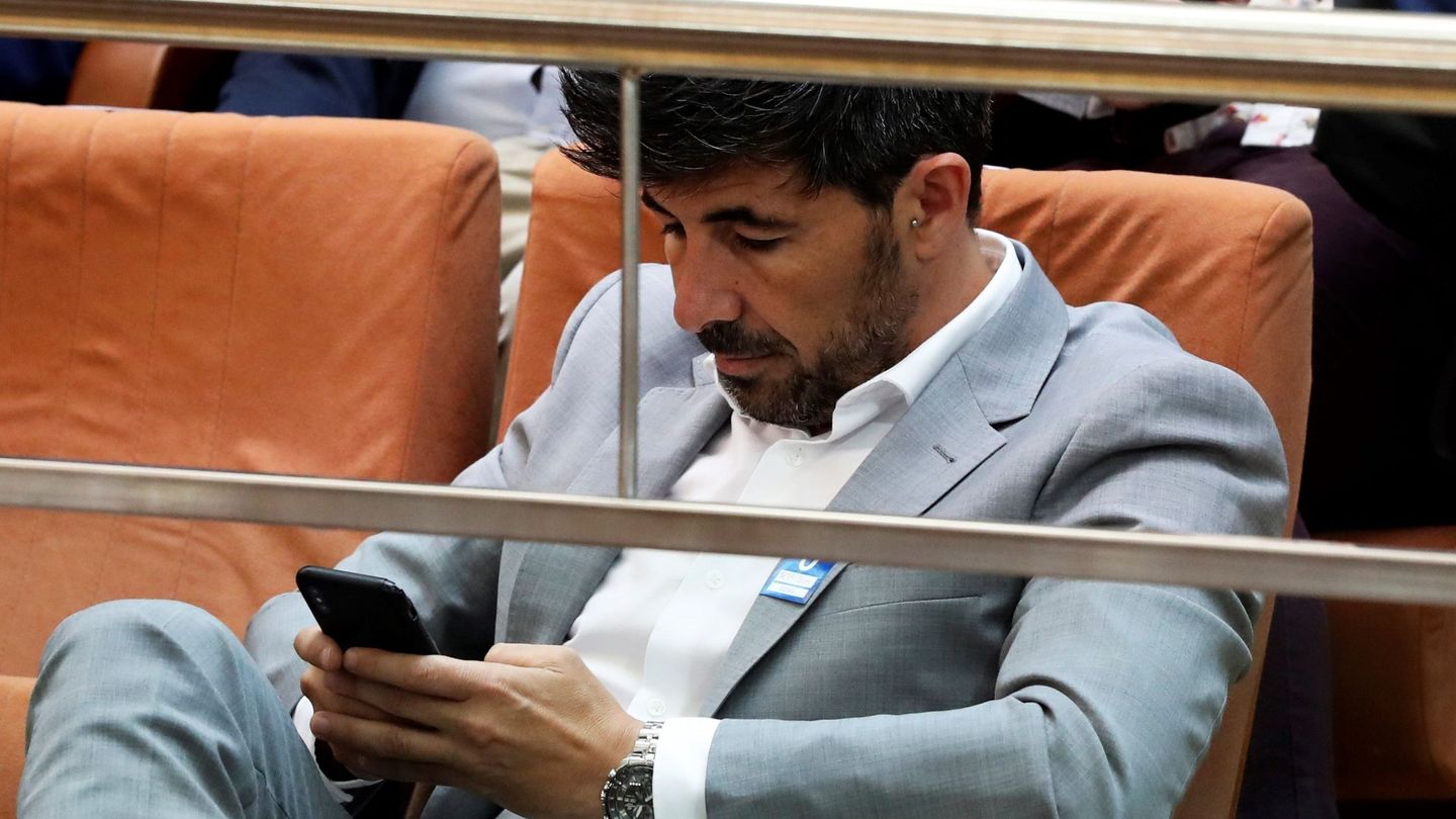 Jairo Alonso, en la tribuna de invitados de la Asamblea de Madrid. (EFE)