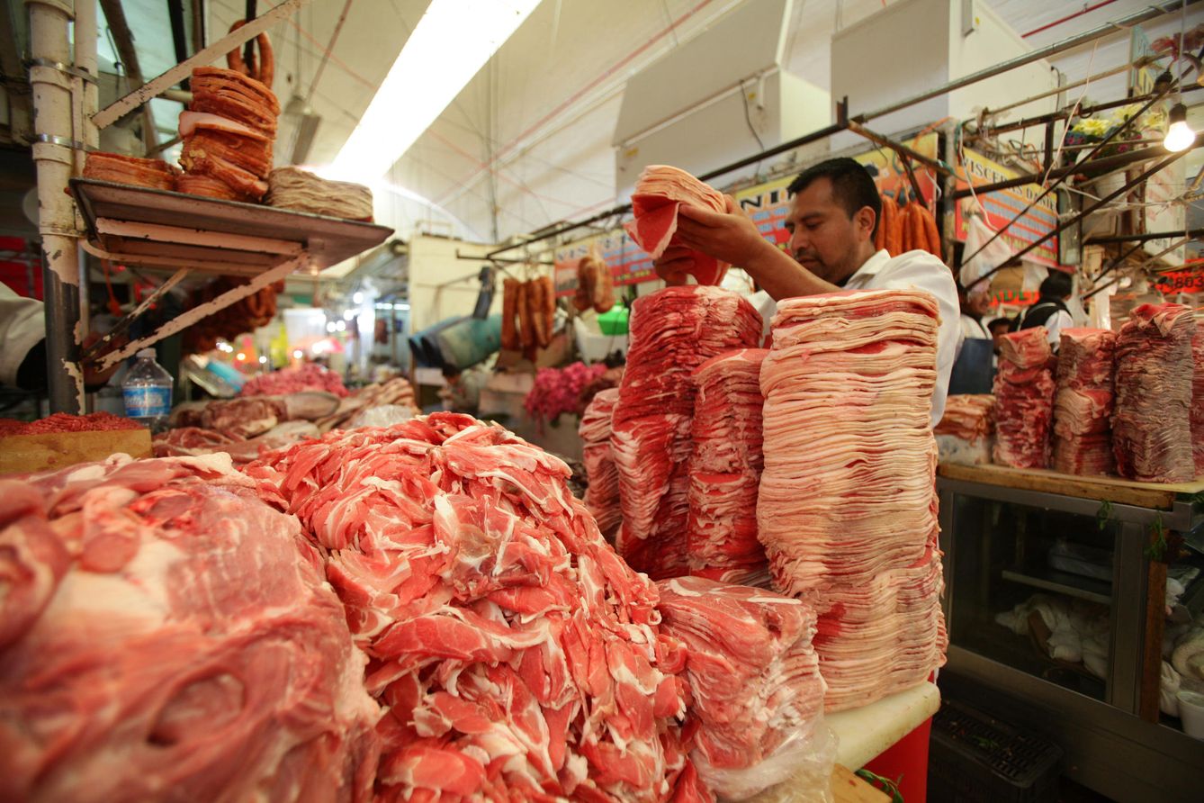Puesto de carne en un mercado mexicano. (EFE)