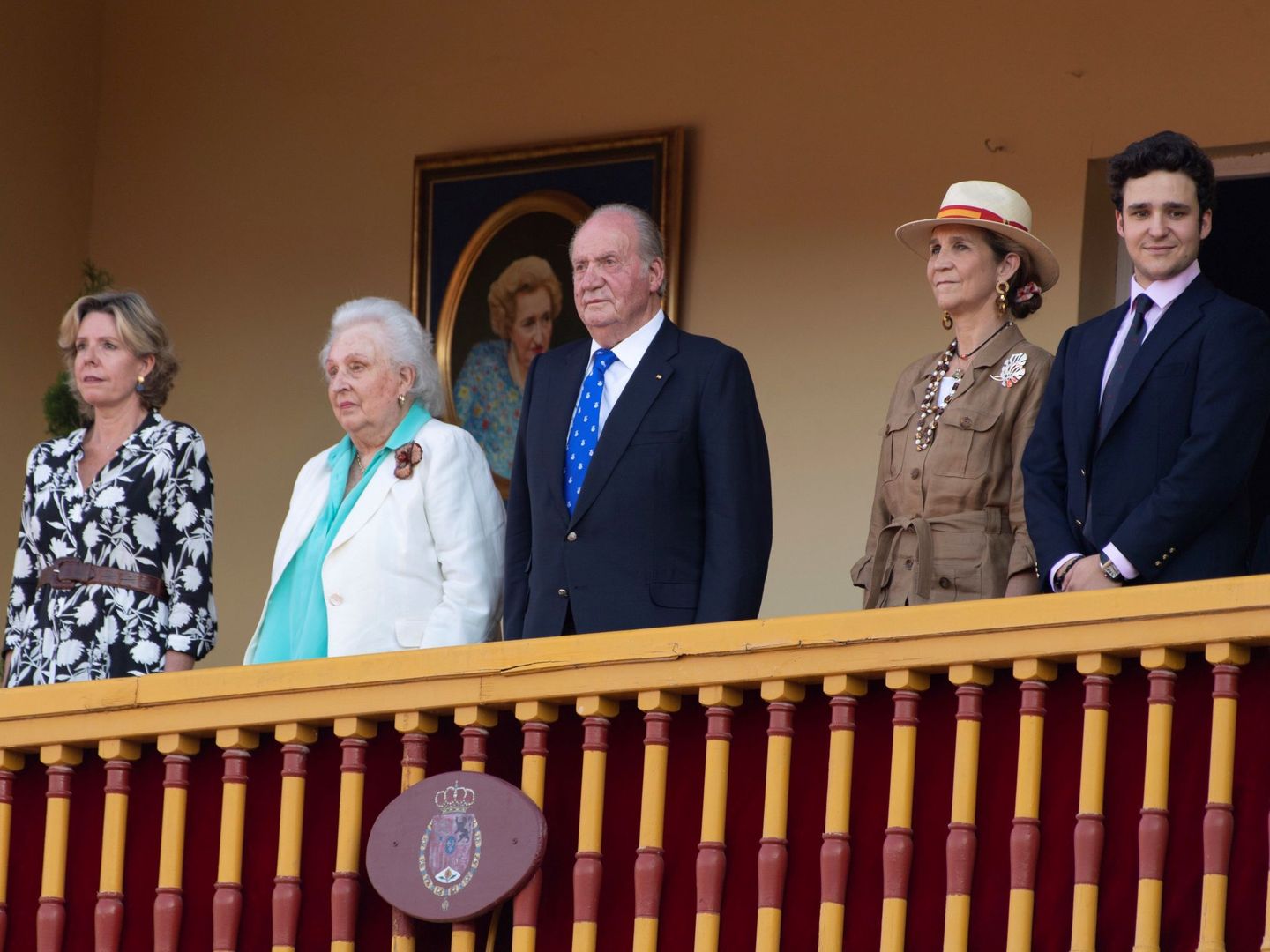 Simoneta Gómez-Acebo, la infanta Pilar, el rey Juan Carlos, la infanta Elena y Felipe Marichalar. (EFE)
