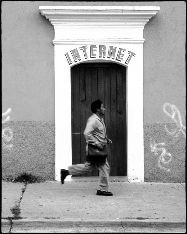 Oaxaca, 2000, “en la época de los cafés-Internet”, como describe el propio Del Moral. 