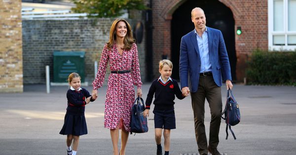 Foto: Los duques de Cambridge con George y Charlotte. (Reuters)