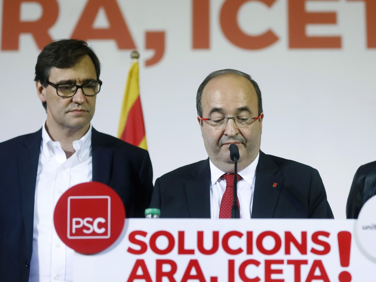 El candidato del PSC a la Generalitat, Miquel Iceta, junto a Illa (i), en una imagen de archivo de 2017. (EFE)