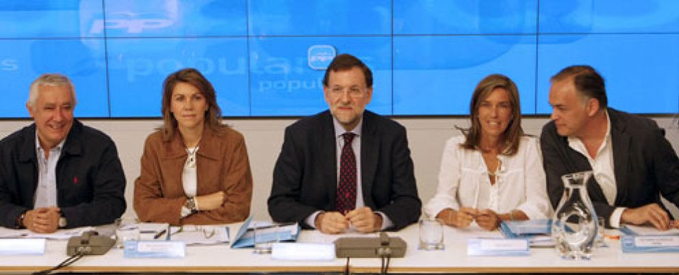 Foto: Rajoy dice que el ajuste de Zapatero es "injusto e insuficiente"