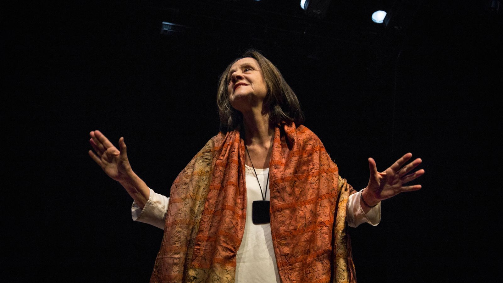 Foto: Jeannine Mestre da vida a Joan Didion en 'El año del pensamiento mágico' (David Benito)