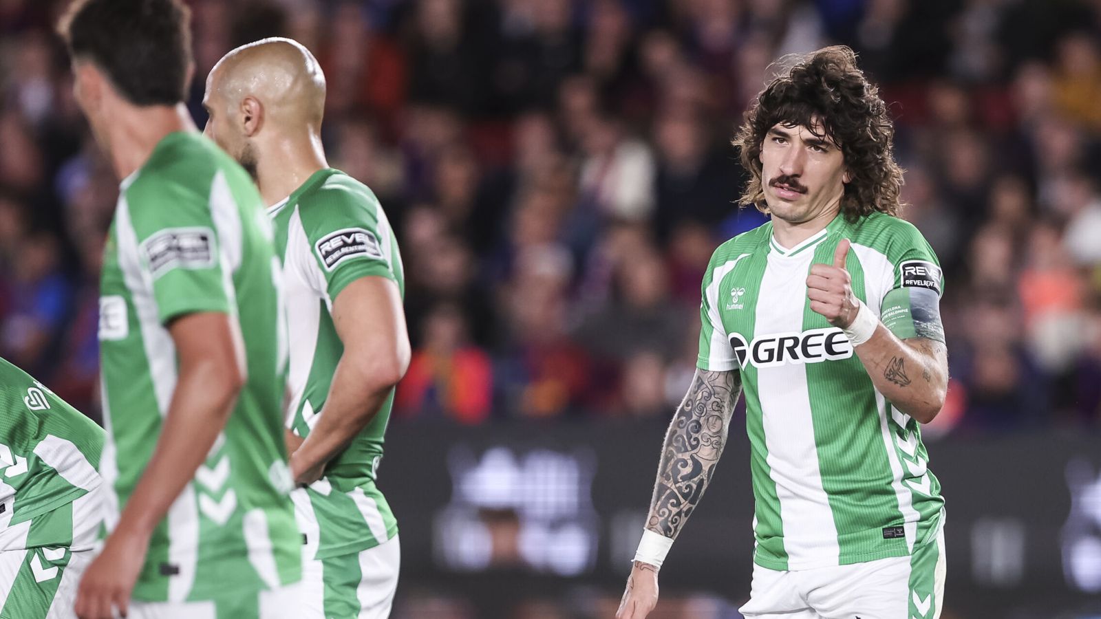 La Fiscalía abre diligencias contra el youtuber Iñaki Angulo por insultos homófobos al futbolista Héctor Bellerín