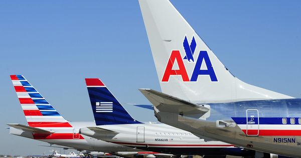 Foto: Tres aviones de la compañía más grande de Estados Unidos, American Airlines. (EFE)