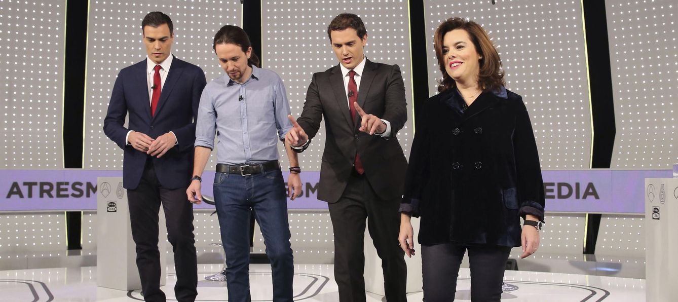 Sánchez, Iglesias, Rivera y Santamaría, minutos antes del debate en Atresmedia, el pasado lunes. (EFE)