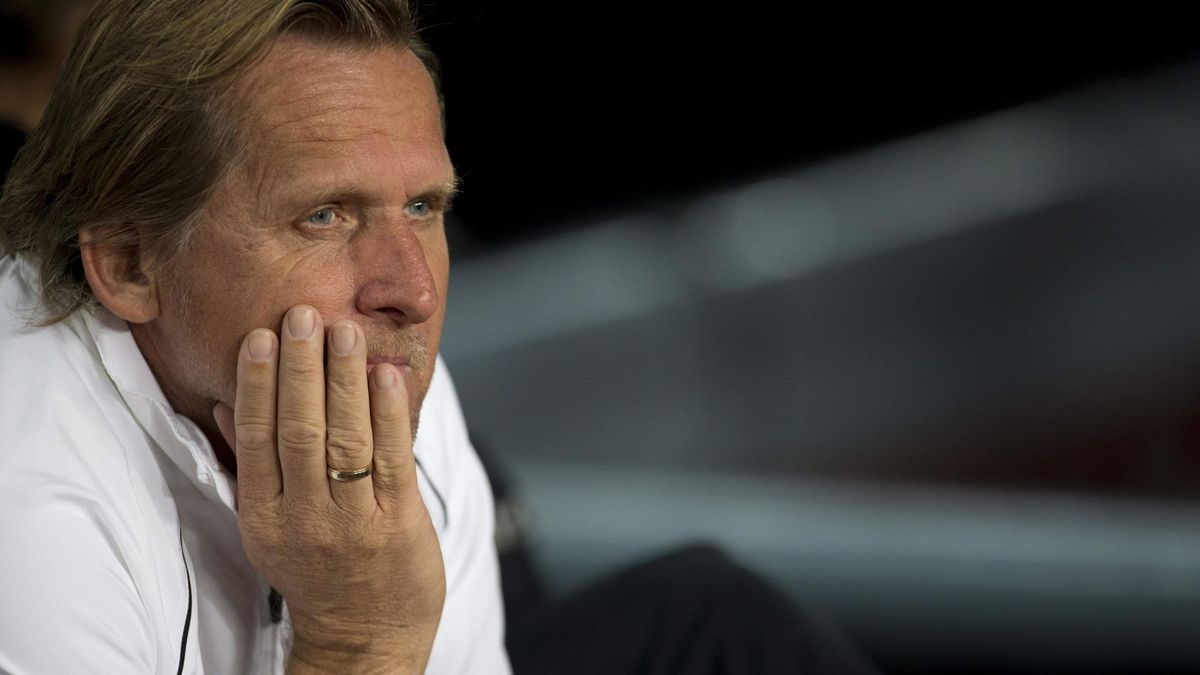 Schuster anuncia que abandona el Málaga