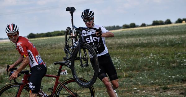 Foto: Froome se vio envuelto en una caída en el tramo final de la primeta etapa del Tour. (Reuters)