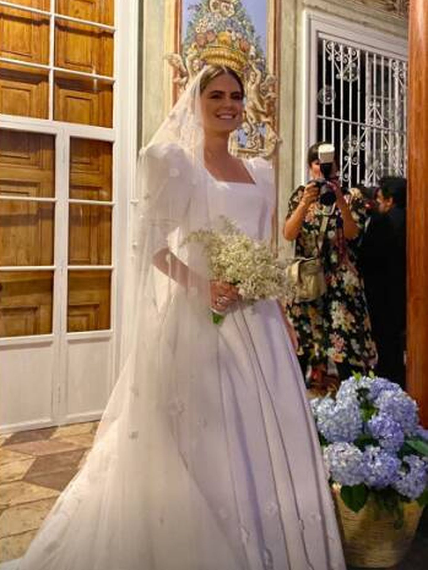 Belén Barnechea, posando con su vestido de novia. (IG)