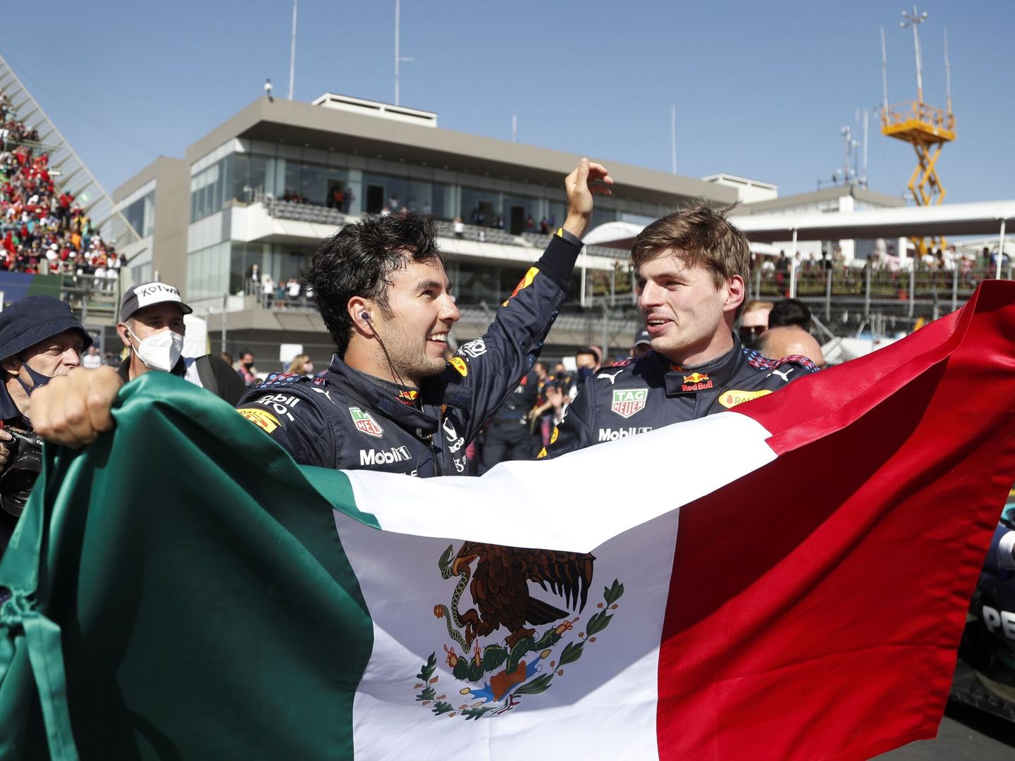 Checo Perez ya es el piloto más exitoso de la historia de México (EFE /Francisco Guasco)