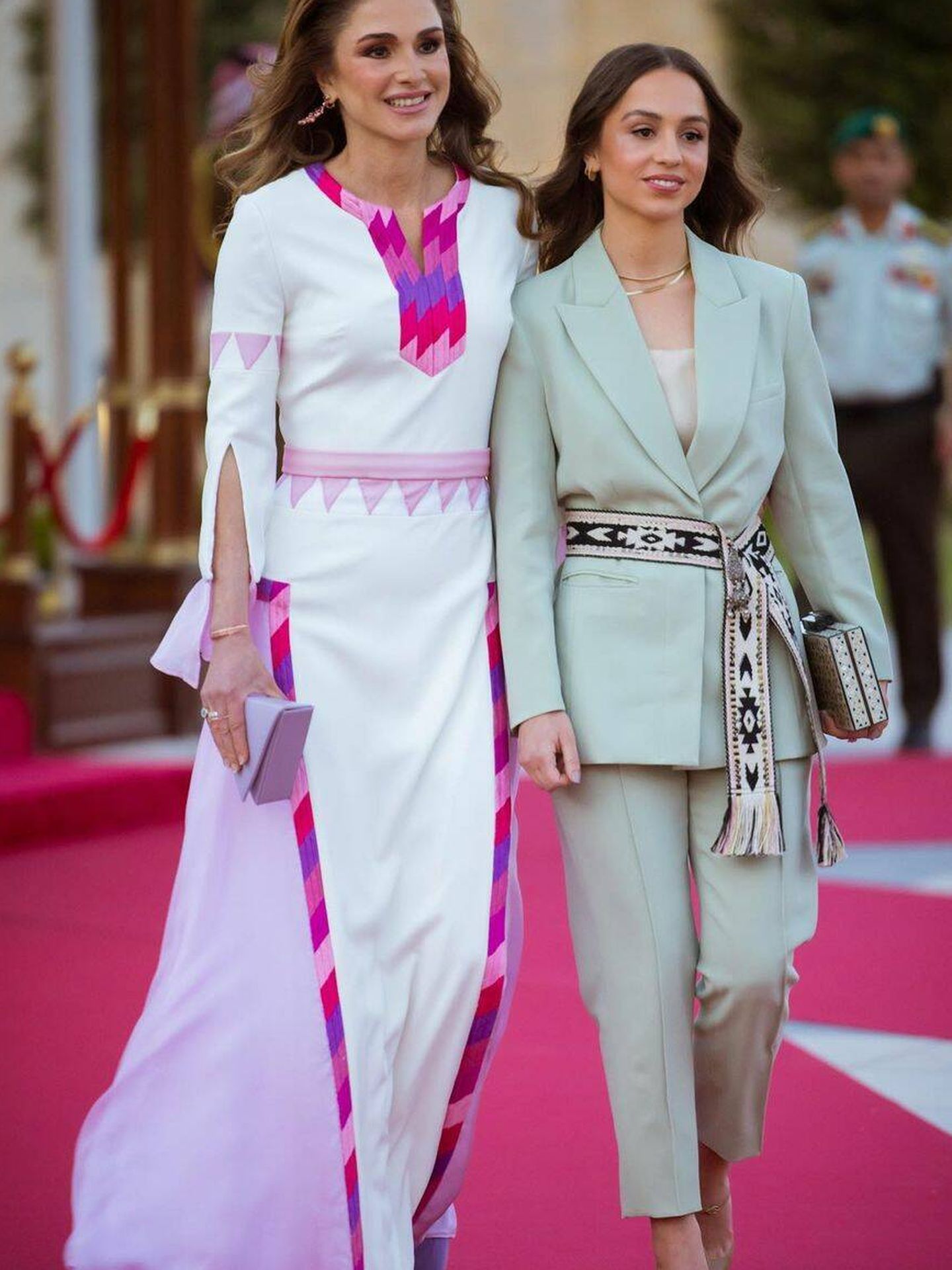 La reina Rania, junto a su hija Iman. (Instagram/@queenrania)