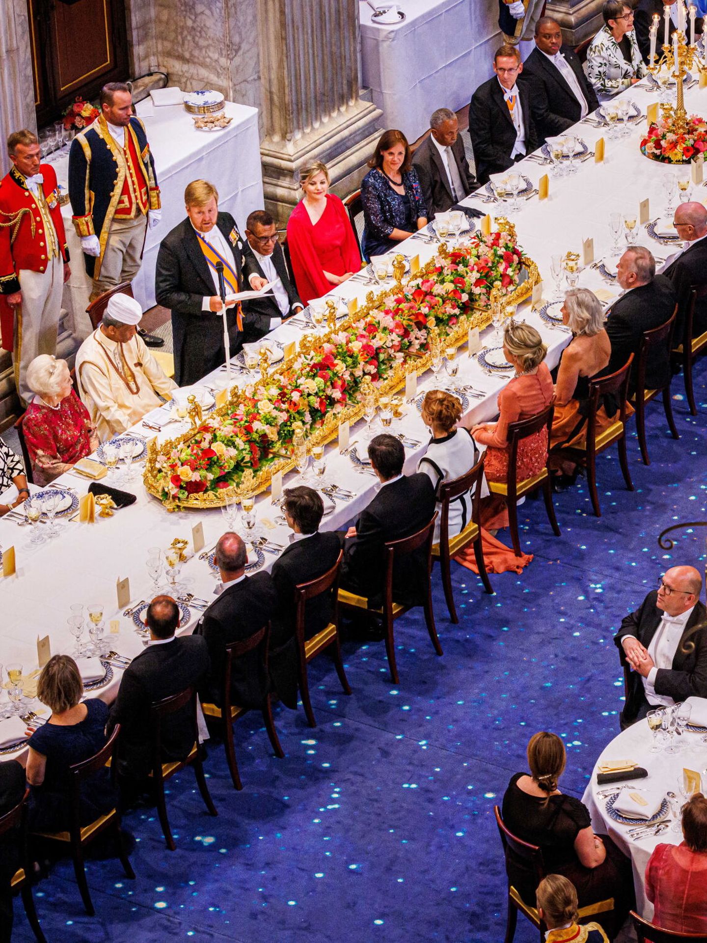 El rey Guillermo Alejandro ofrece un discurso en la cena de gala con el Cuerpo Diplomático. (EFE/Van Katwijk)