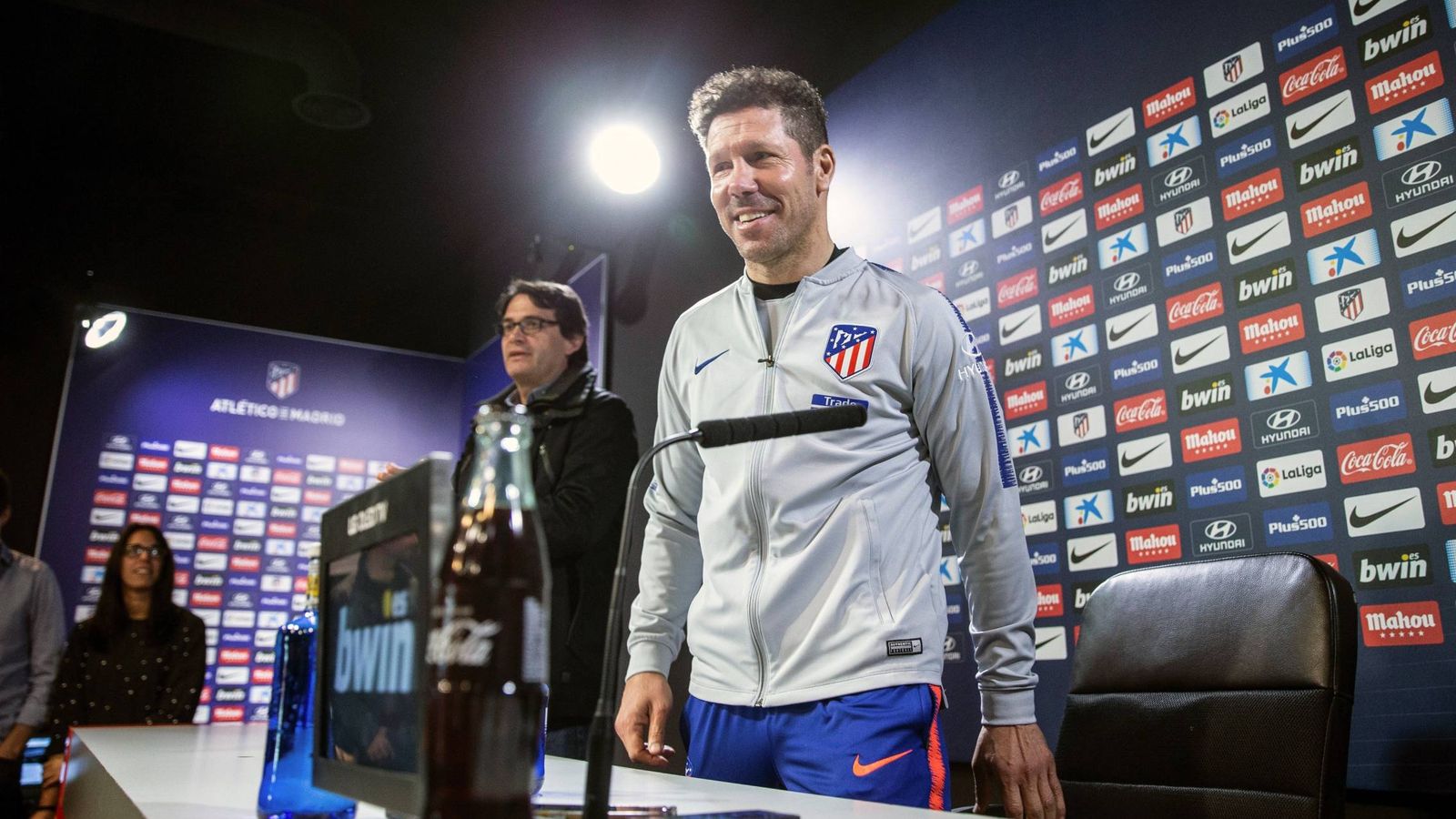 Foto: Simeone, en una rueda de prensa tras un entrenamiento con el Atlético de Madrid. (EFE)